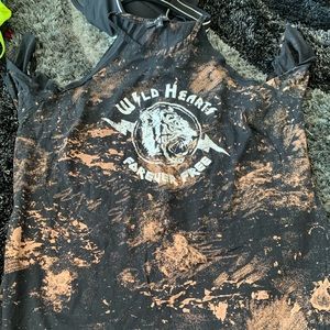 Fashion Top With Bold Cold Shoulder Sleeves